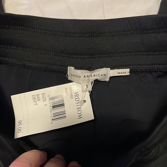 BNWT. Good American black joggers. Drawstring with pockets. Size 1 - Picture 5 of 7